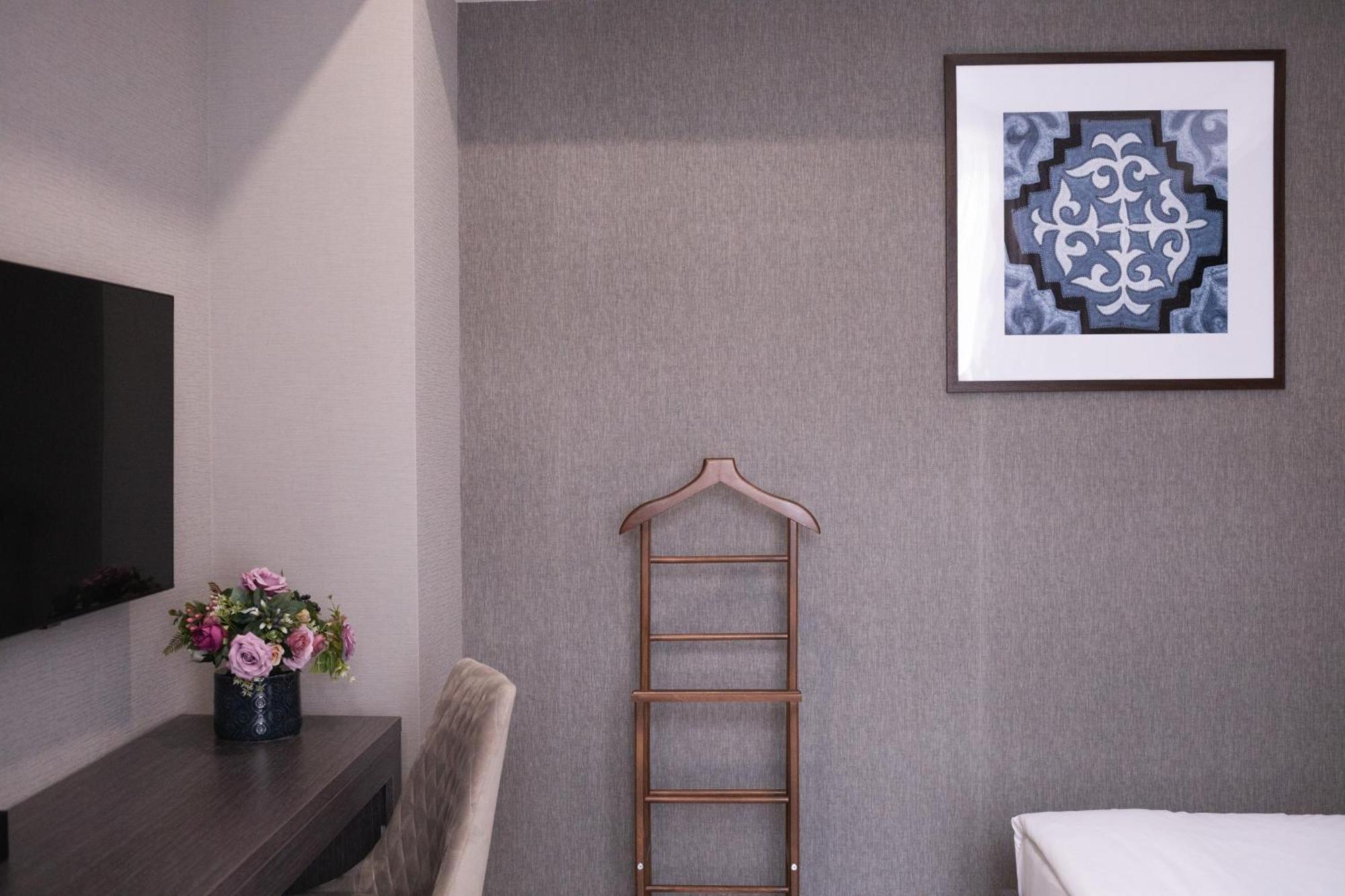 Resident Hotel Kazybek Bi 阿拉木图 外观 照片
